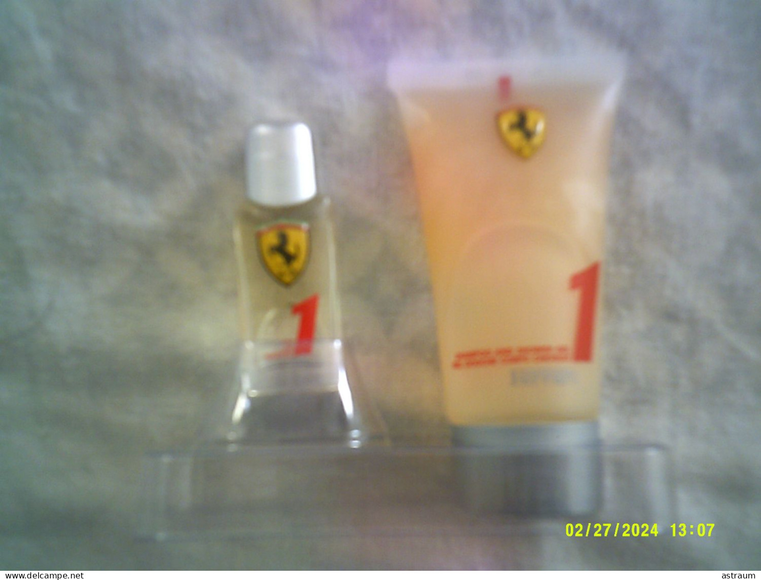 Tres Rare Coffret Ferrari - Trial Set - EDT 4ml + Shampooing Gel Douche 30ml Plein - Miniaturen Flesjes Heer (met Doos)