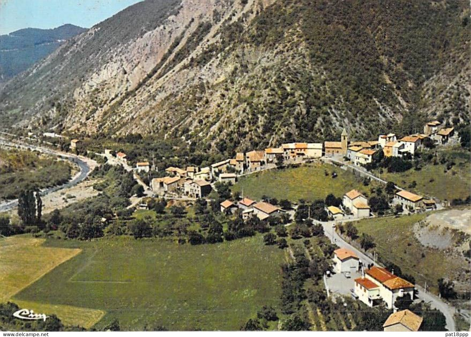 ALPES DE HAUTE PROVENCE (04) Lot de 25 CPSM-CPM GF - Vues Aériennes FRANCE  / 0.15 € par carte !!!