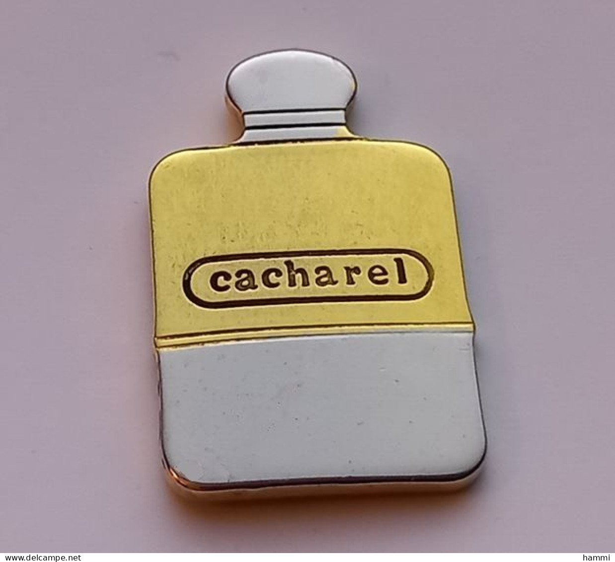 GA33 Pin's Perfume Parfum CACHAREL Achat Immédiat - Parfum