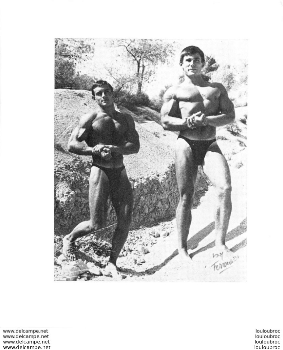 PHOTO  2 HOMMES  EN MAILLOT DE BAIN CULTURISME CULTURISTE  13.50 X 12 CM PHOTO FERRERO - Deportes