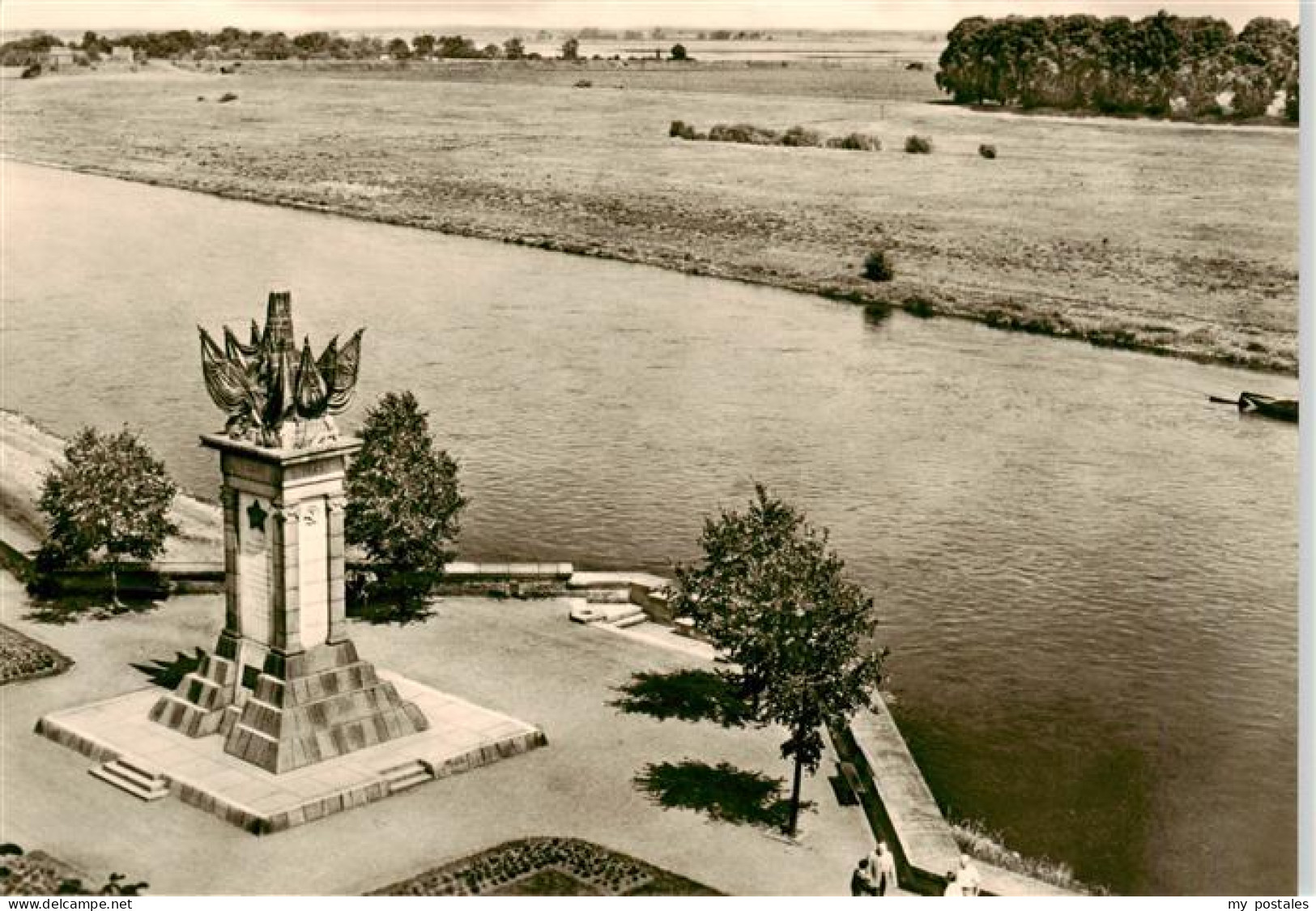 73921577 Torgau Denkmal Der Begegnung An Der Elbe Fliegeraufnahme - Torgau