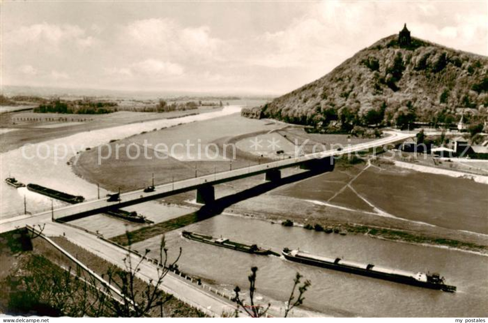 73846661 Porta Westfalica Mit Kaiser Wilhelm Denkmal Und Neuer Weserbruecke Port - Porta Westfalica