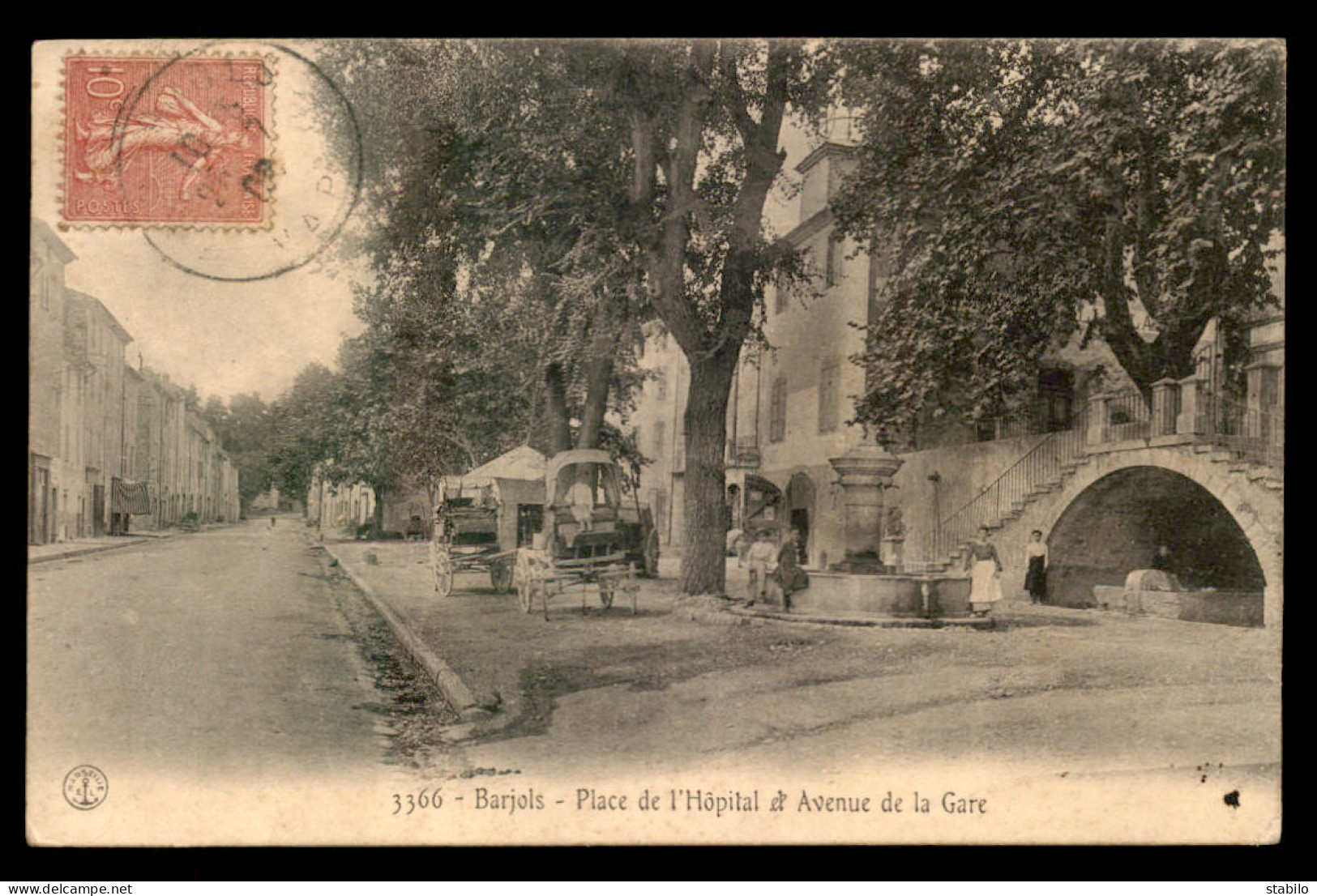 83 - BARJOLS - PLACE DE L'HOPITAL ET AVENUE DE LA GARE - Barjols