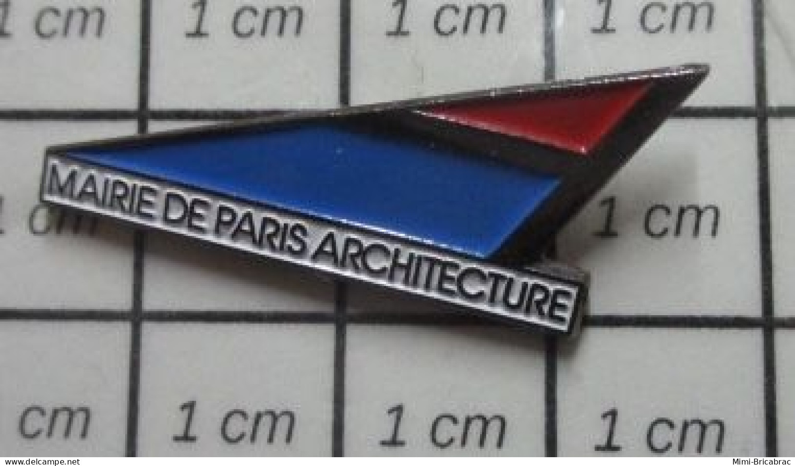 513H Pin's Pins / Beau Et Rare / ADMINISTRATIONS /  ARCHITECTURE MAIRIE DE PARIS - Administrations