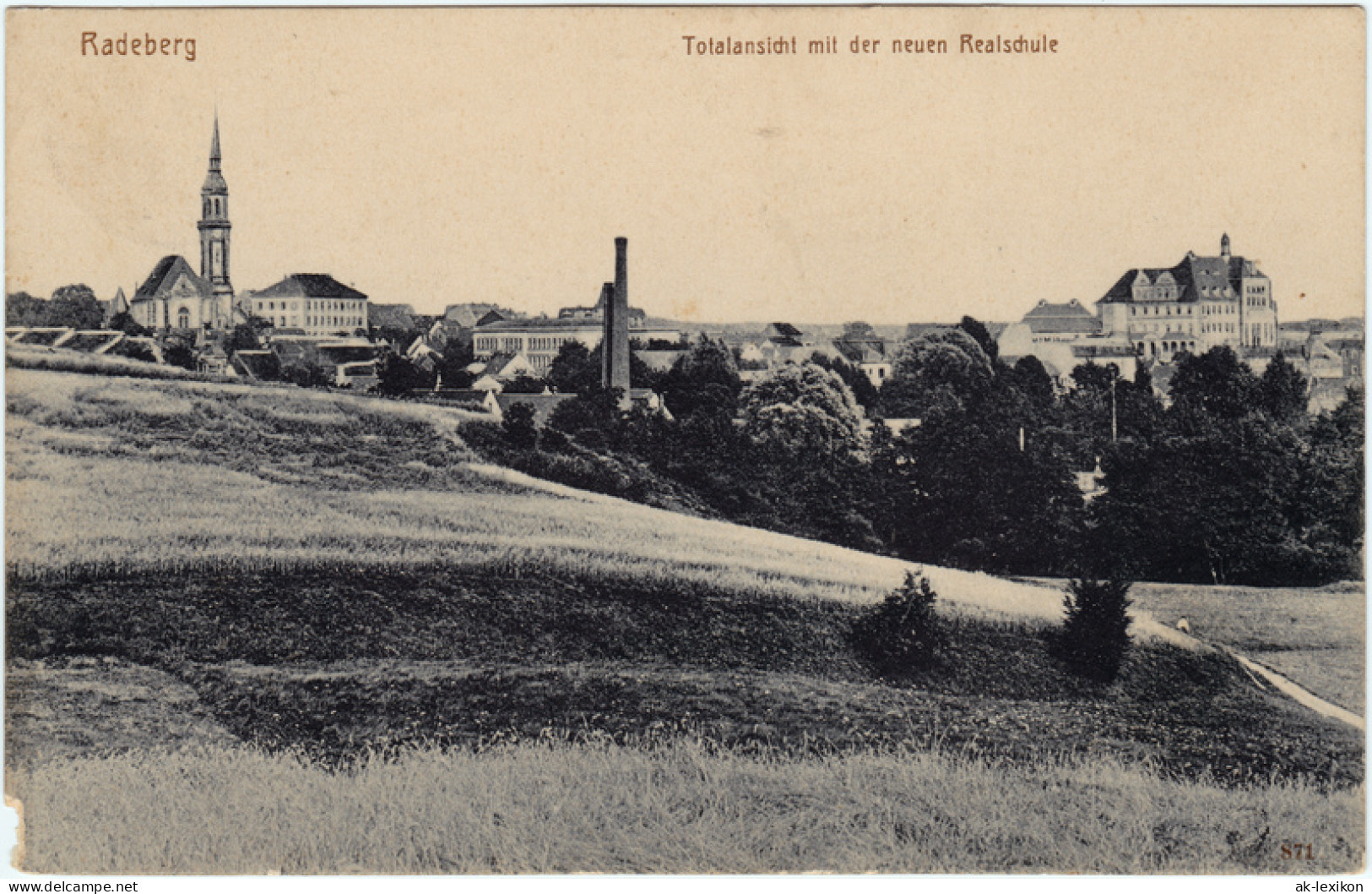 Ansichtskarte Radeberg Totalansicht Mit Der Neuen Realschule 1918  - Radeberg