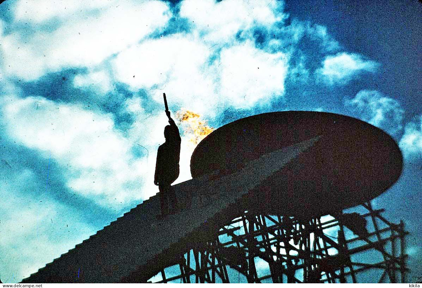 Diapositive Diapo Les Jeux Olympiques D'Hiver GRENOBLE 1968 Cérémonie D'ouverture Alain Calmat Vient D'allumer La Flamme - Diapositives