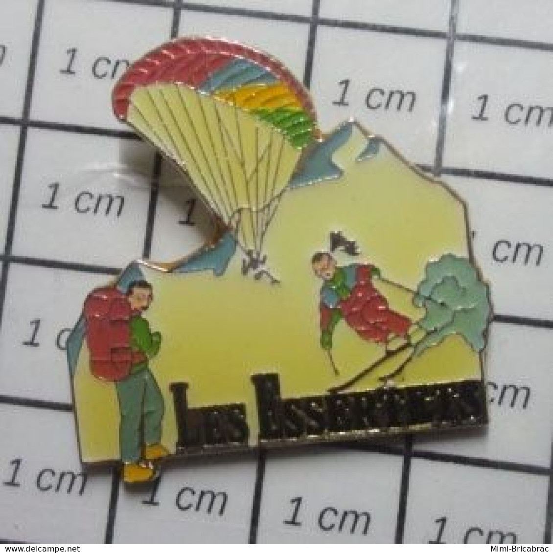 713i Pin's Pins / Beau Et Rare / SPORTS / SPORTS D'HIVER LES ESSERTETS PARACHUTE SKI RANDONNEE - Invierno