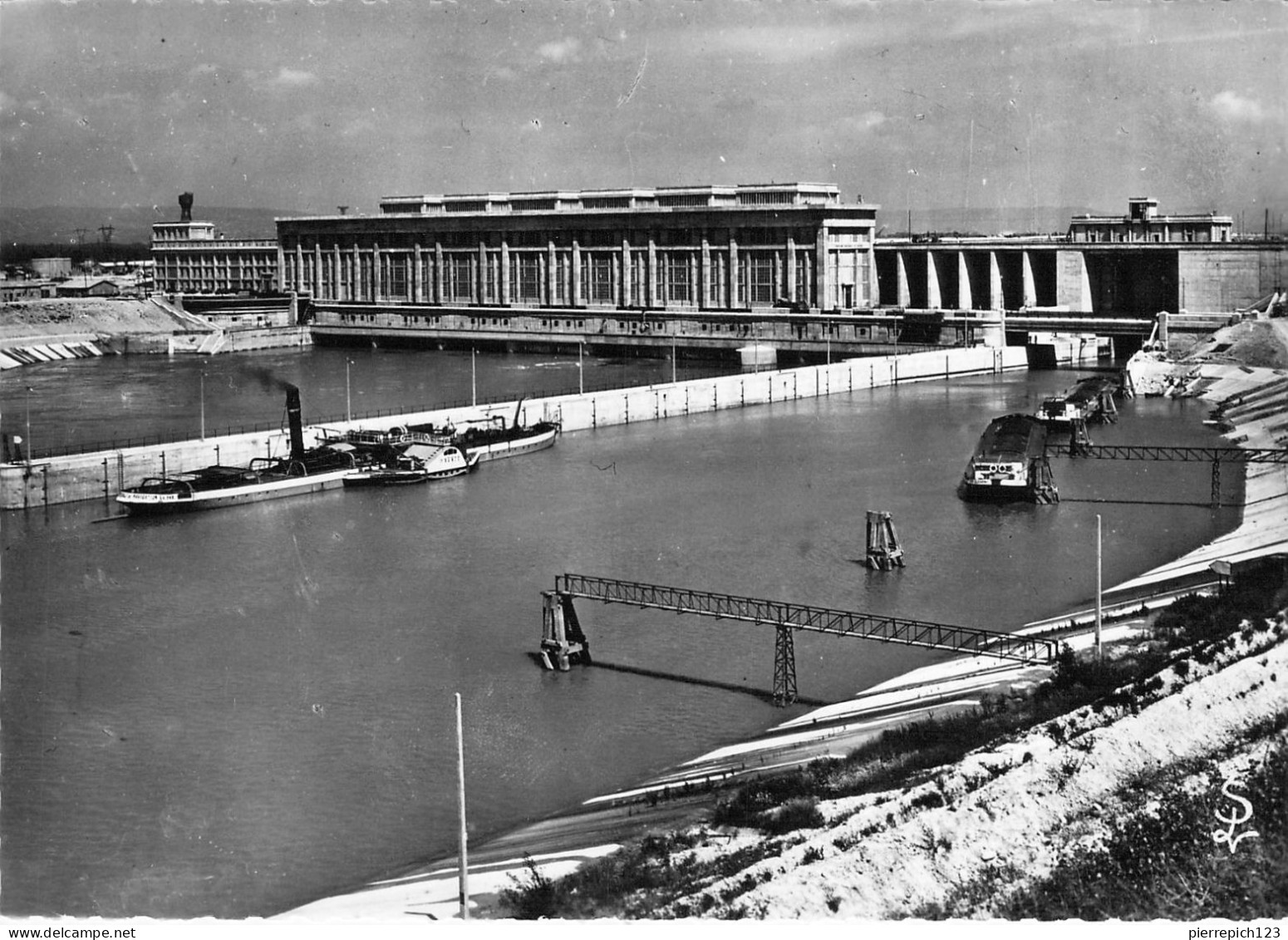 84 - Bollène - Le Barrage écluse Sur Le Canal De Donzère Mondragon Et L'usine Blondel - Bollene