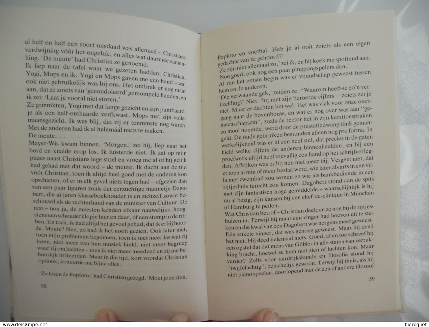 DE AFDALING Door Irina Korschunow - Vertaling HARRIER LAUREY  1980, Uitgeversmaatschappij Holland - Haarlem - Jeugd