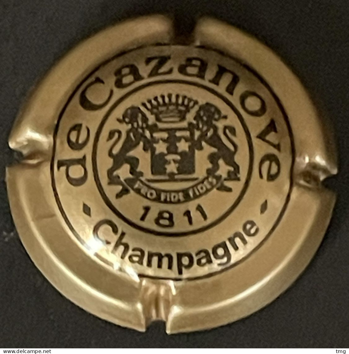 2 - 4 - De Cazanove (or) Grand écusson 1811 (côte 1 Euros) Capsule De Champagne - De Cazanove