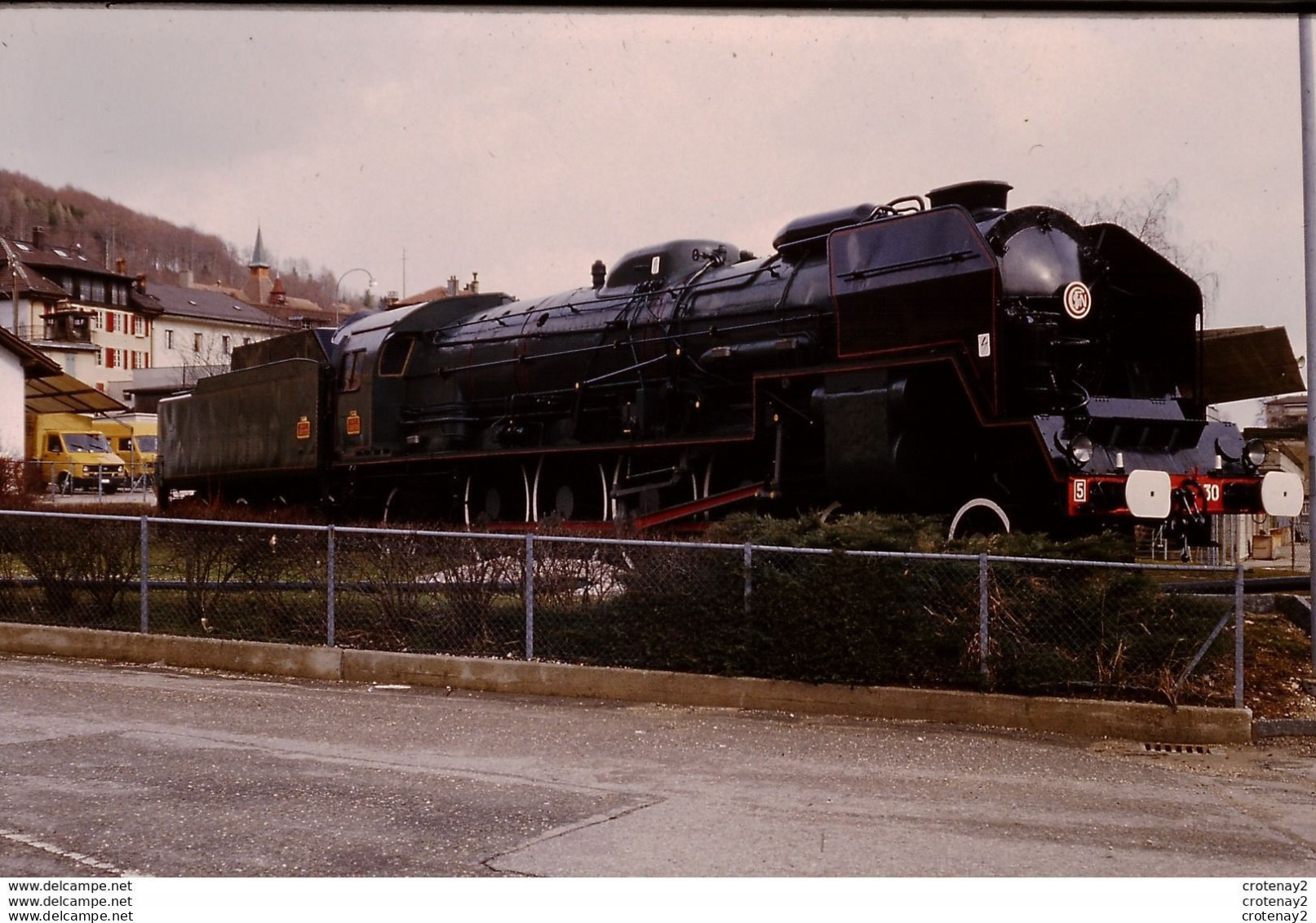 Photo Diapo Diapositive Slide TRAIN Wagon Locomotive à Vapeur SNCF 141 P 30 à VALLORBE En 03/1987 VOIR ZOOM - Diapositives