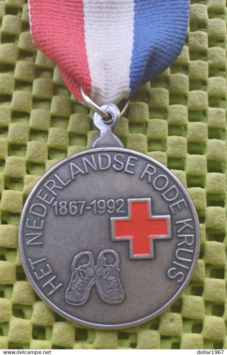 Medaille - Het Nederlandse Rode Kruis 1867-1992 - K.N.B.L.O -  Original Foto  !!  Medallion  Dutch - Andere & Zonder Classificatie