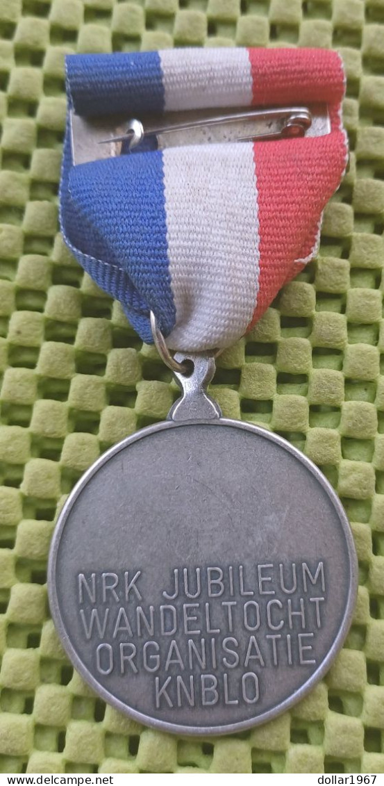 Medaille - Het Nederlandse Rode Kruis 1867-1992 - K.N.B.L.O -  Original Foto  !!  Medallion  Dutch - Autres & Non Classés