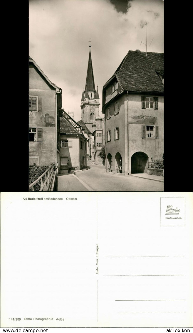 Radolfzell Am Bodensee Strassen Partie Am Obertor, Person Auf Gehweg 1965 - Radolfzell