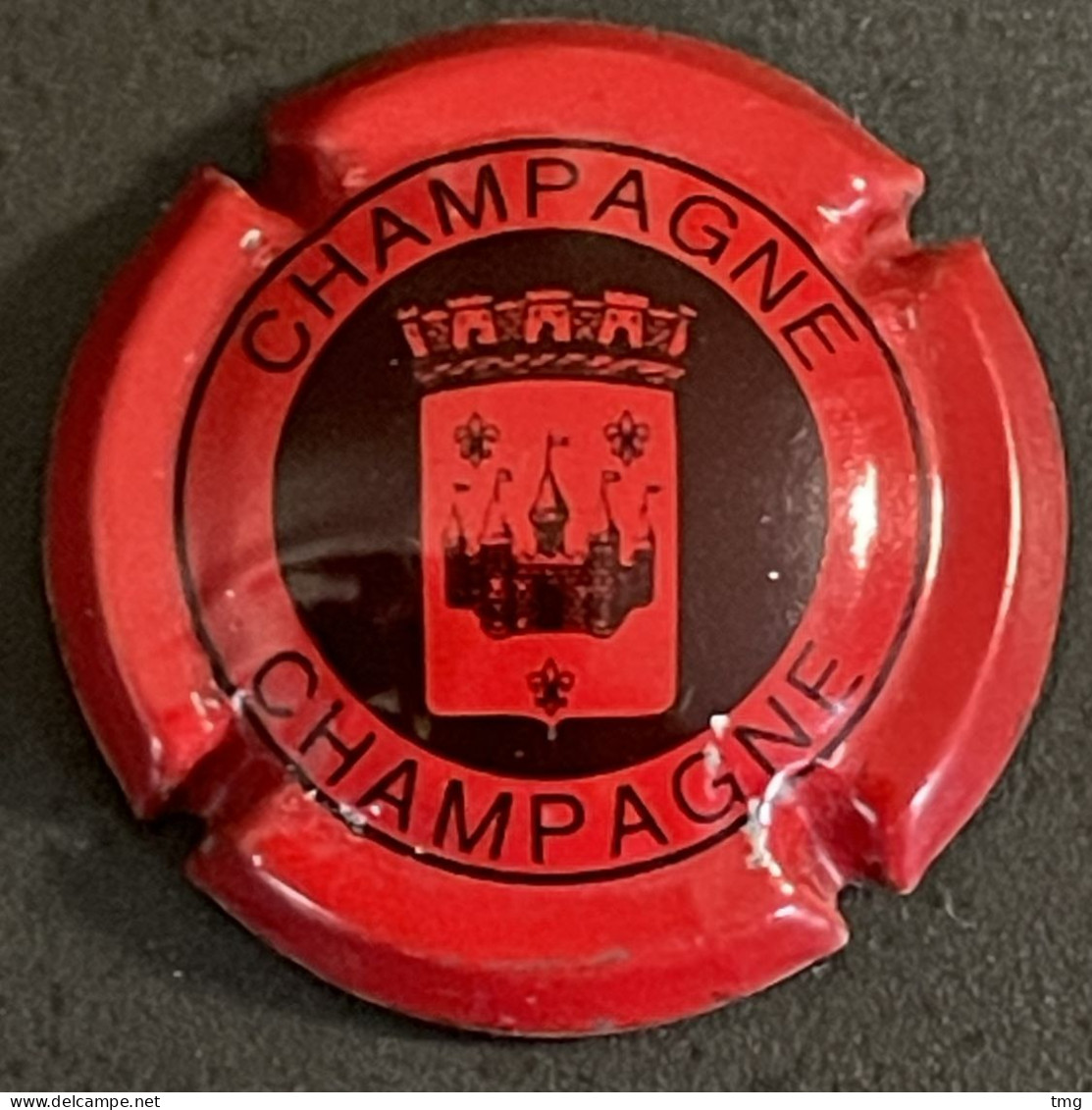 109 - 15 - Pannier, Rouge Et Noir, Grand écusson, Cercle Ext 21mm (côte 1,5 €) Capsule De Champagne - Pannier