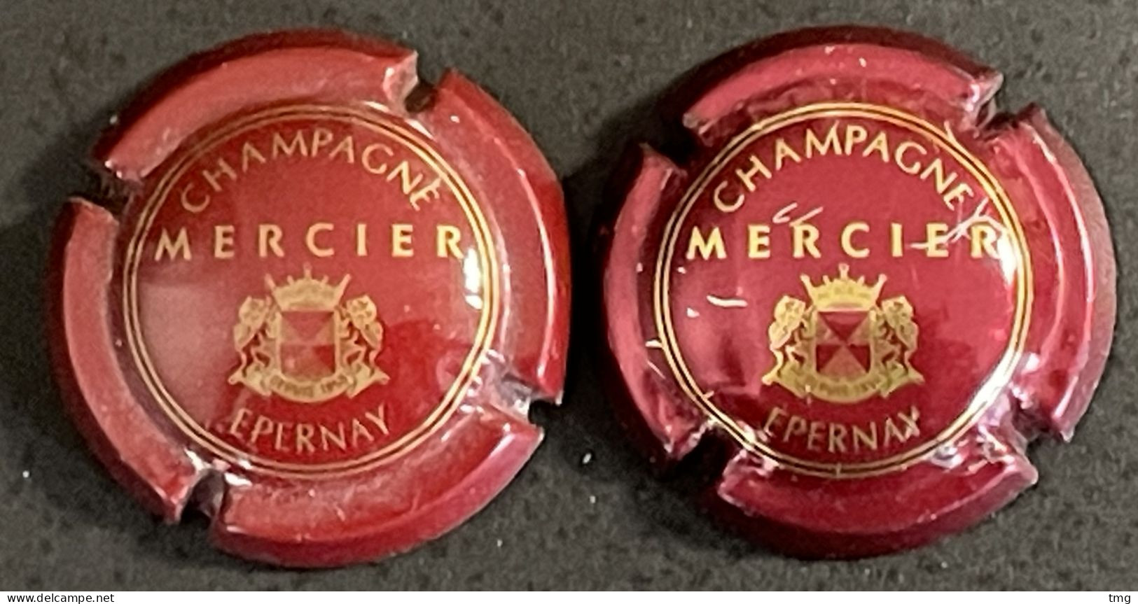 312 - 15 & 16 - Mercier, Bas écusson Arrondi, Bordeaux Et Or & Bordeaux Et Or Brillant (côte 2 €) Capsule De Champagne - Mercier