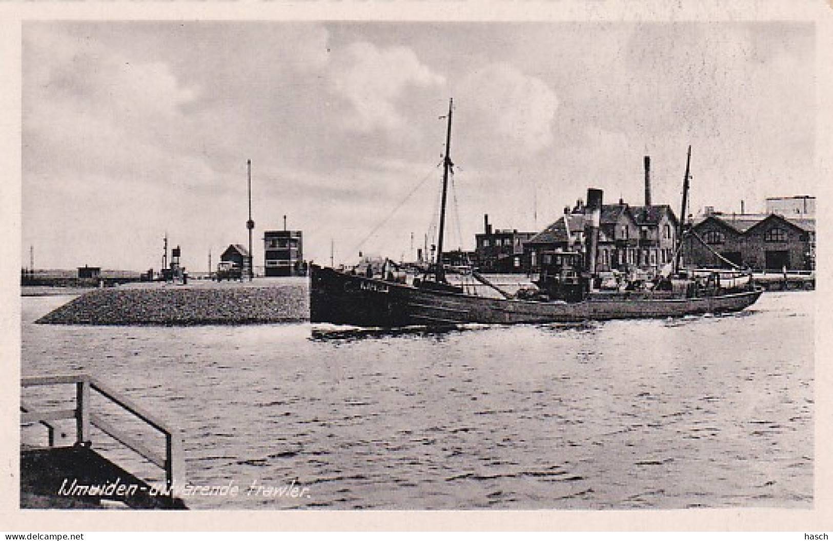 4858393IJmuiden, Uitvarende Trawler.   - IJmuiden