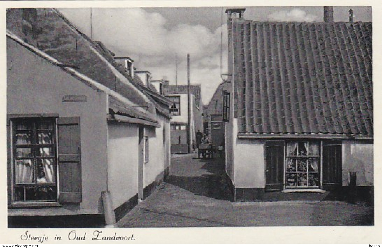 4858465Zandvoort, Steegje In Oud Zandvoort.   - Zandvoort