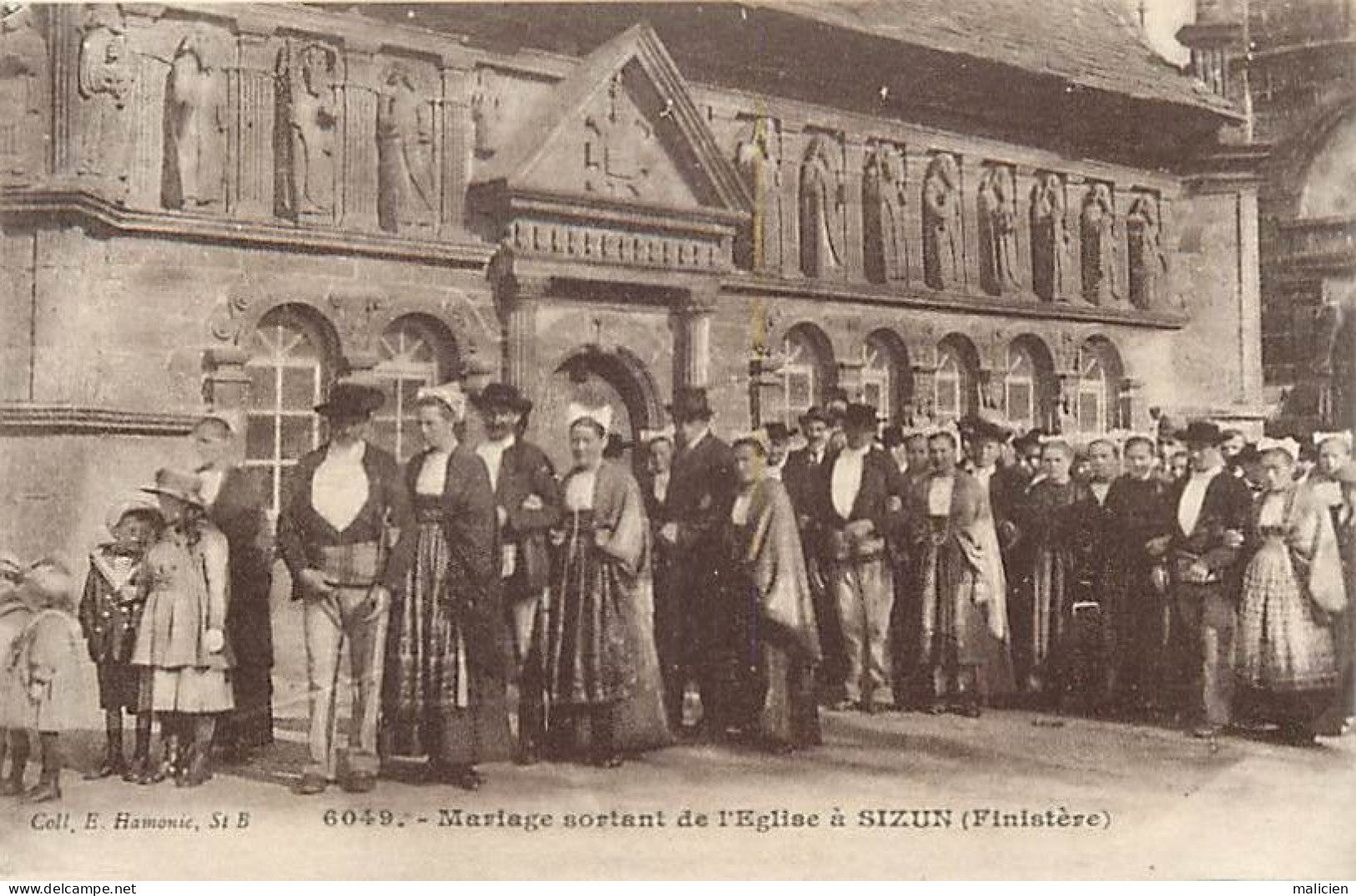 - Finistère -ref-F281- Sizun - Mariage Sortant De L Eglise - Mariés - Costumes - Folklore - - Sizun