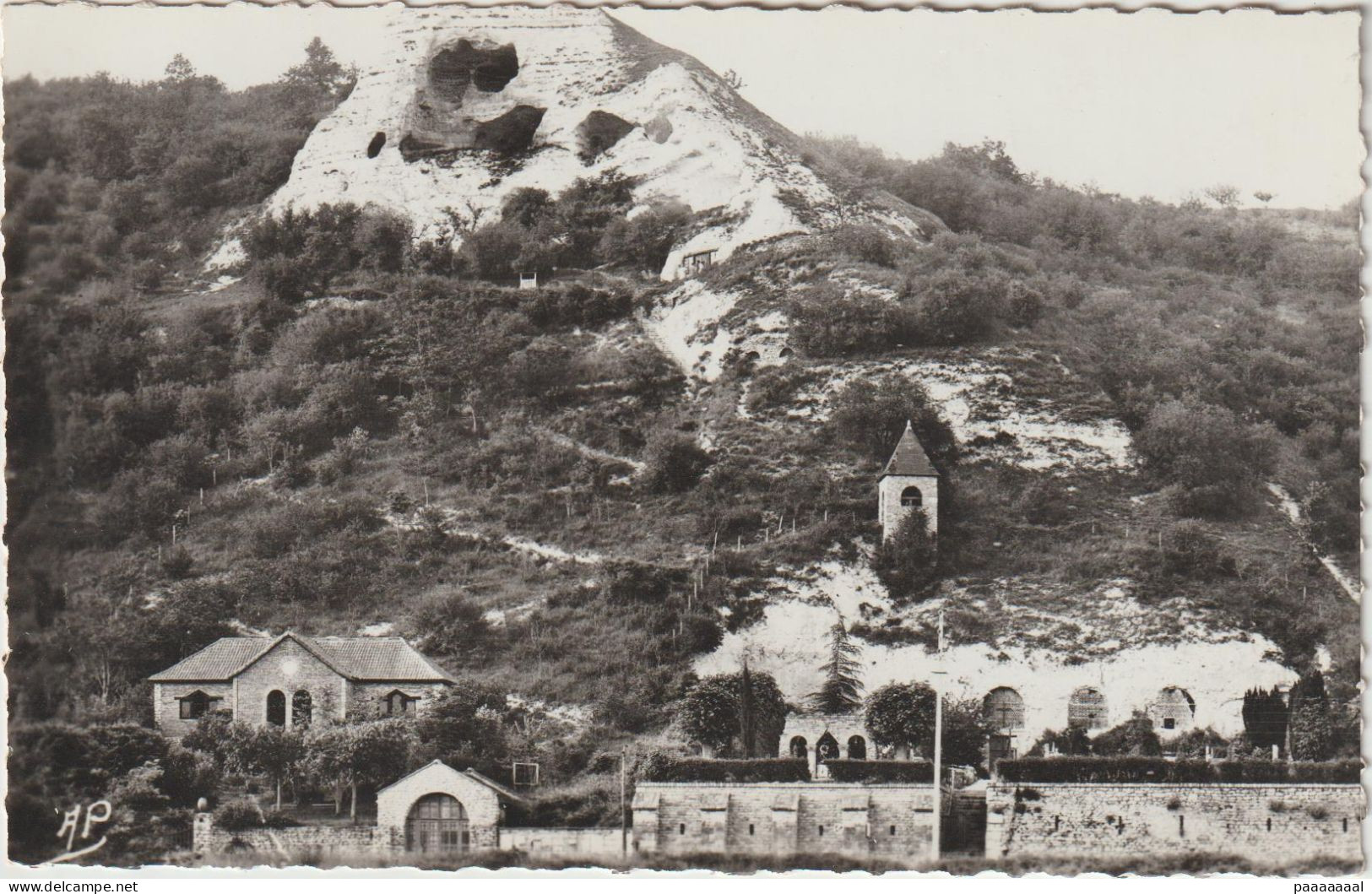 HAUTE ISLE  L EGLISE SOUTERAINE LE VILLAGE TROGLODYTIQUE LE GRAND COLOMBIER - Haute-Isle