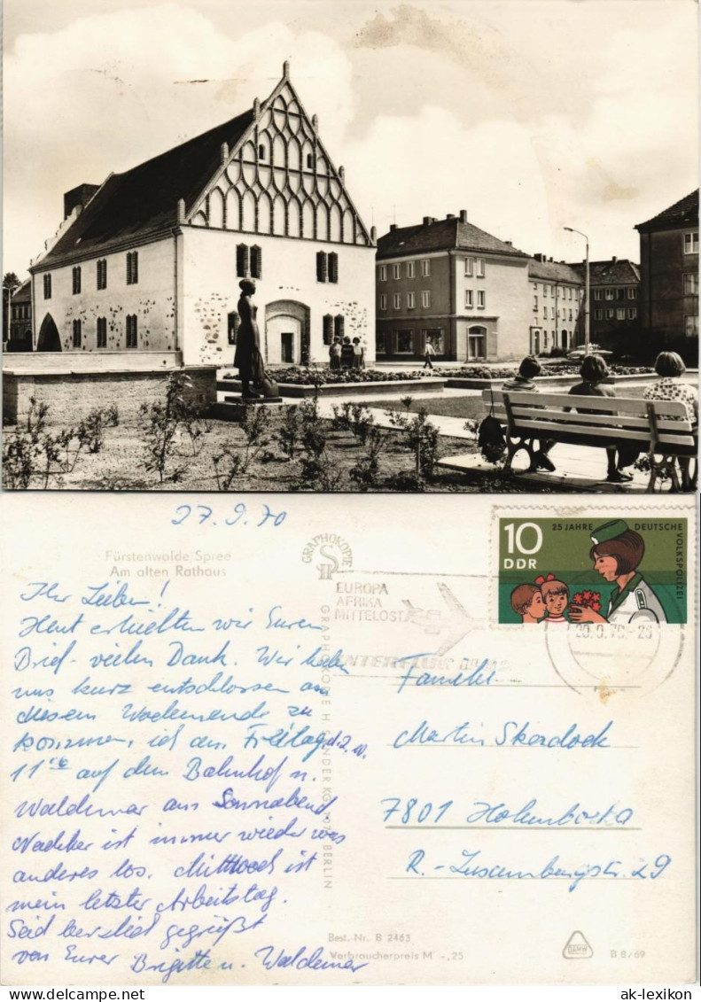 Fürstenwalde/Spree Personen Auf Bank Vor Rathaus, DDR Ansicht 1970 - Fürstenwalde