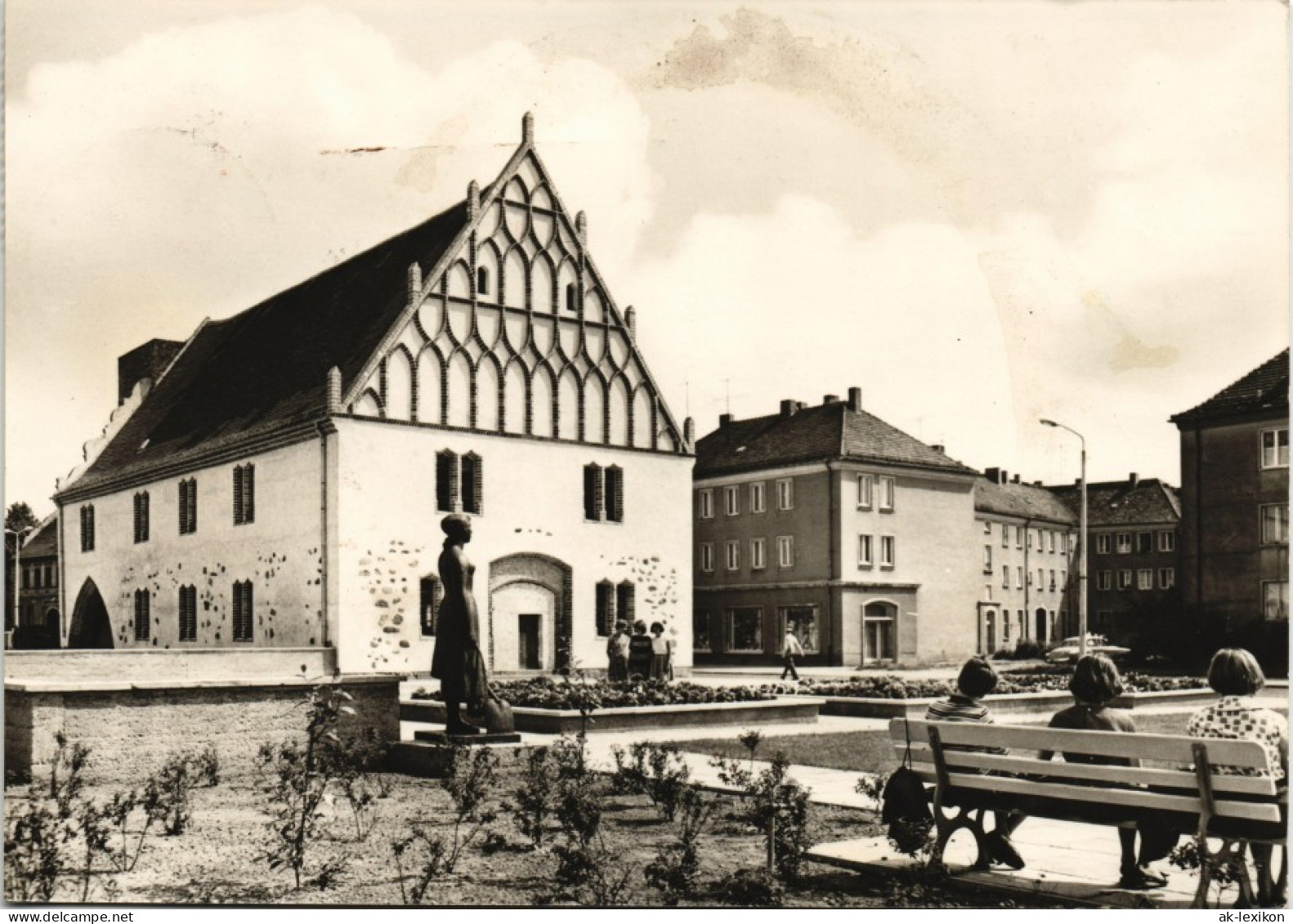 Fürstenwalde/Spree Personen Auf Bank Vor Rathaus, DDR Ansicht 1970 - Fuerstenwalde