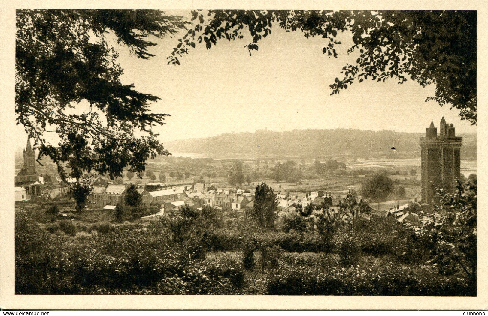 CPA -  OUDON - VUE SUR LA LOIRE - PANORAMA PRIS DU PARC  LA MI-COTIERE (ETAT PARFAIT) - Oudon