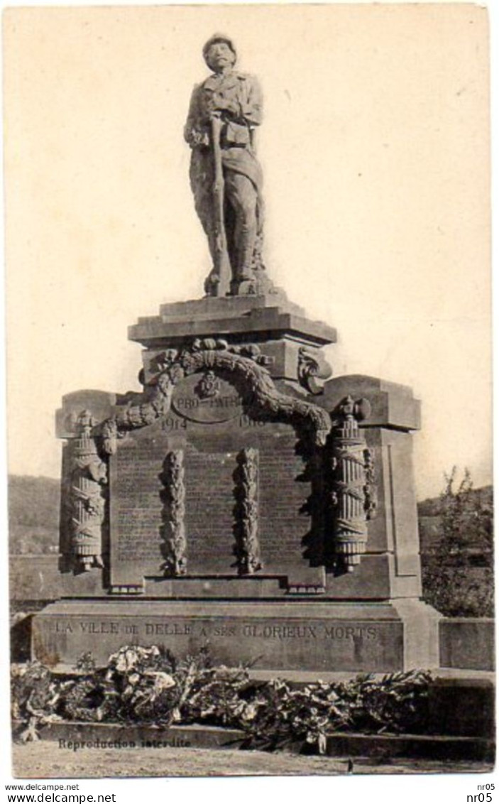 90  - Monument Aux Morts De La Ville De DELLE   ( Territoire De Belfort ) - Delle
