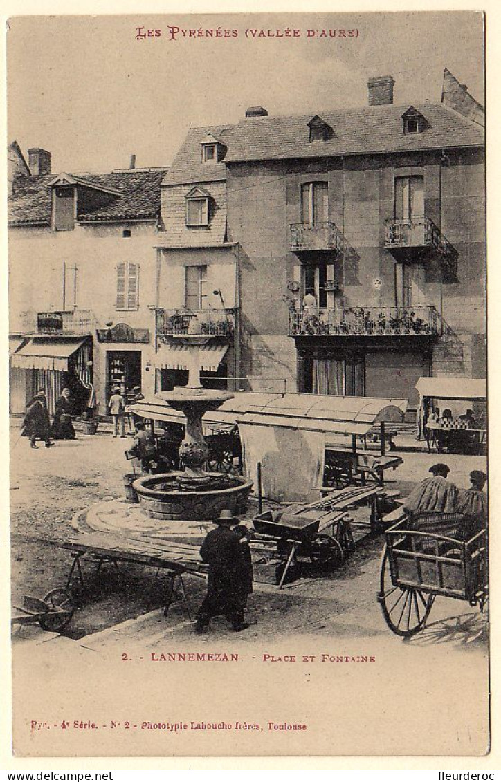 65 - B56663CPA - LANNEMEZAN - Place Et Fontaine - Marche - Carte Pionniere - Parfait état - HAUTES-PYRENEES - Lannemezan