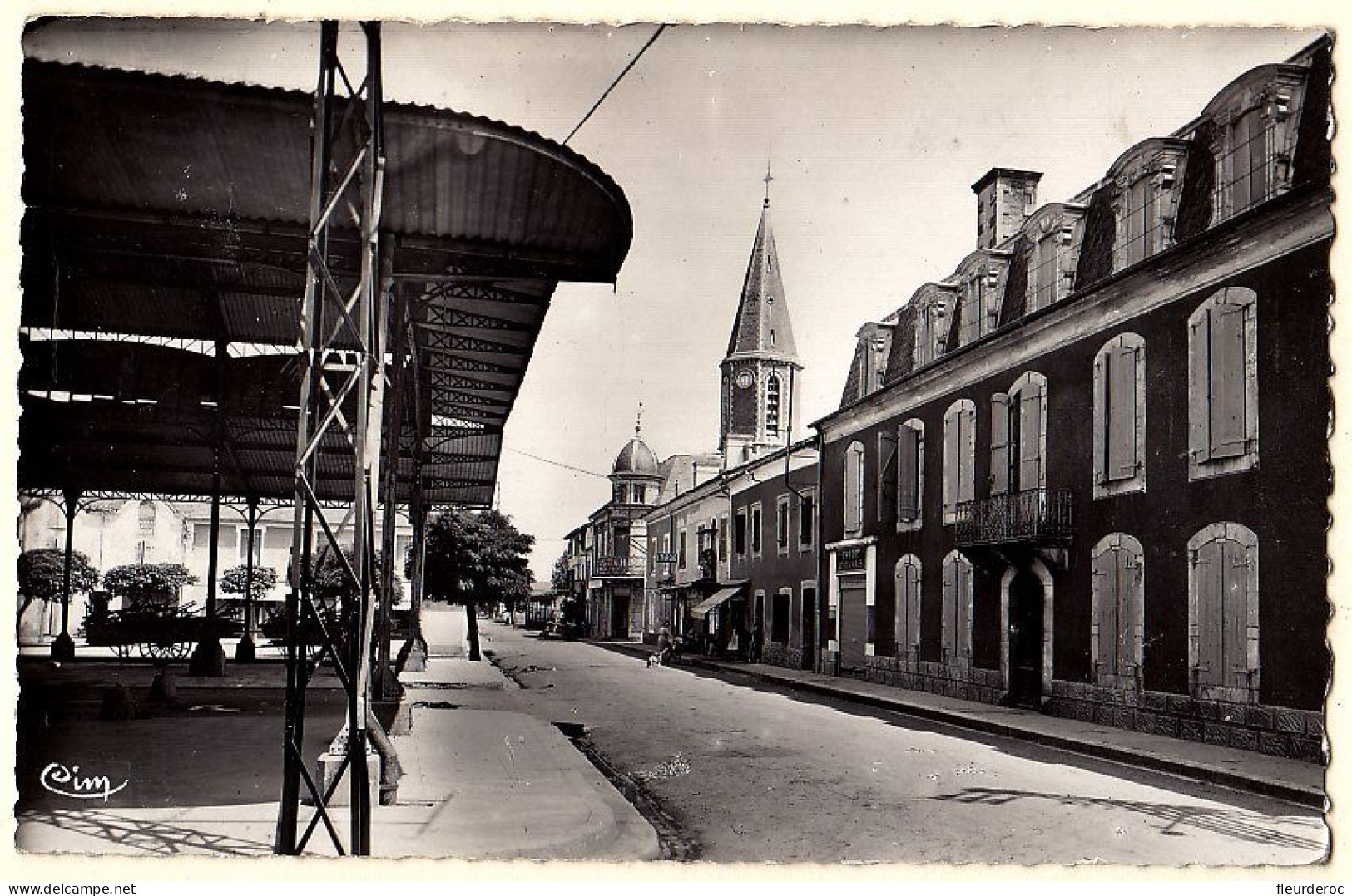 65 - B56926CPSM - RABASTENS DE BIGORRE - Rue Du Foirail - Très Bon état - HAUTES-PYRENEES - Rabastens De Bigorre