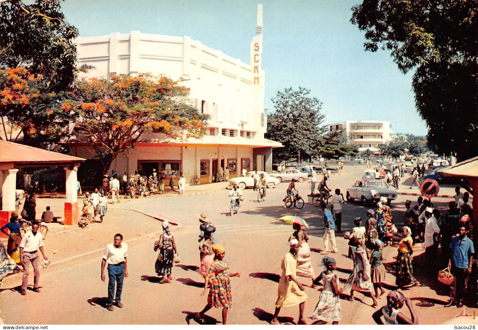 REP. CENTRAFICAINE - BANGUI - AVENUE DE L INDEPENDANCE - 3943 - HOA-QUI ANIMEE VOITURES- SCKN - Centrafricaine (République)