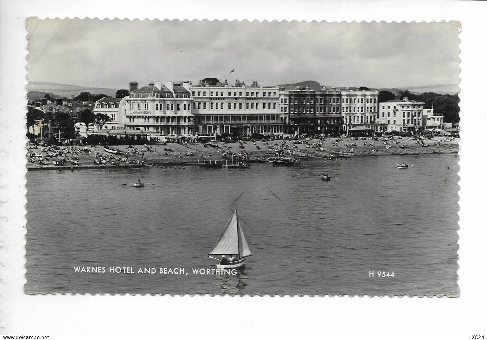 WORTHING. WARNES HOTEL AND BEACH. - Worthing