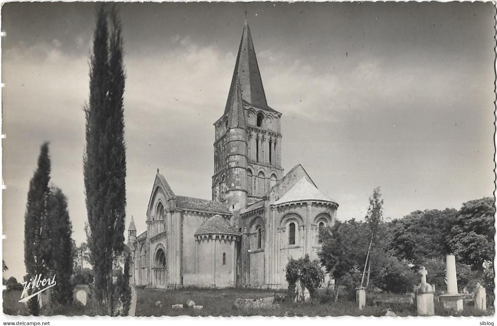 CPSM - AULNAY DE SAINTONGE - L'église Romane - L'abside Et Le Clocher - Aulnay