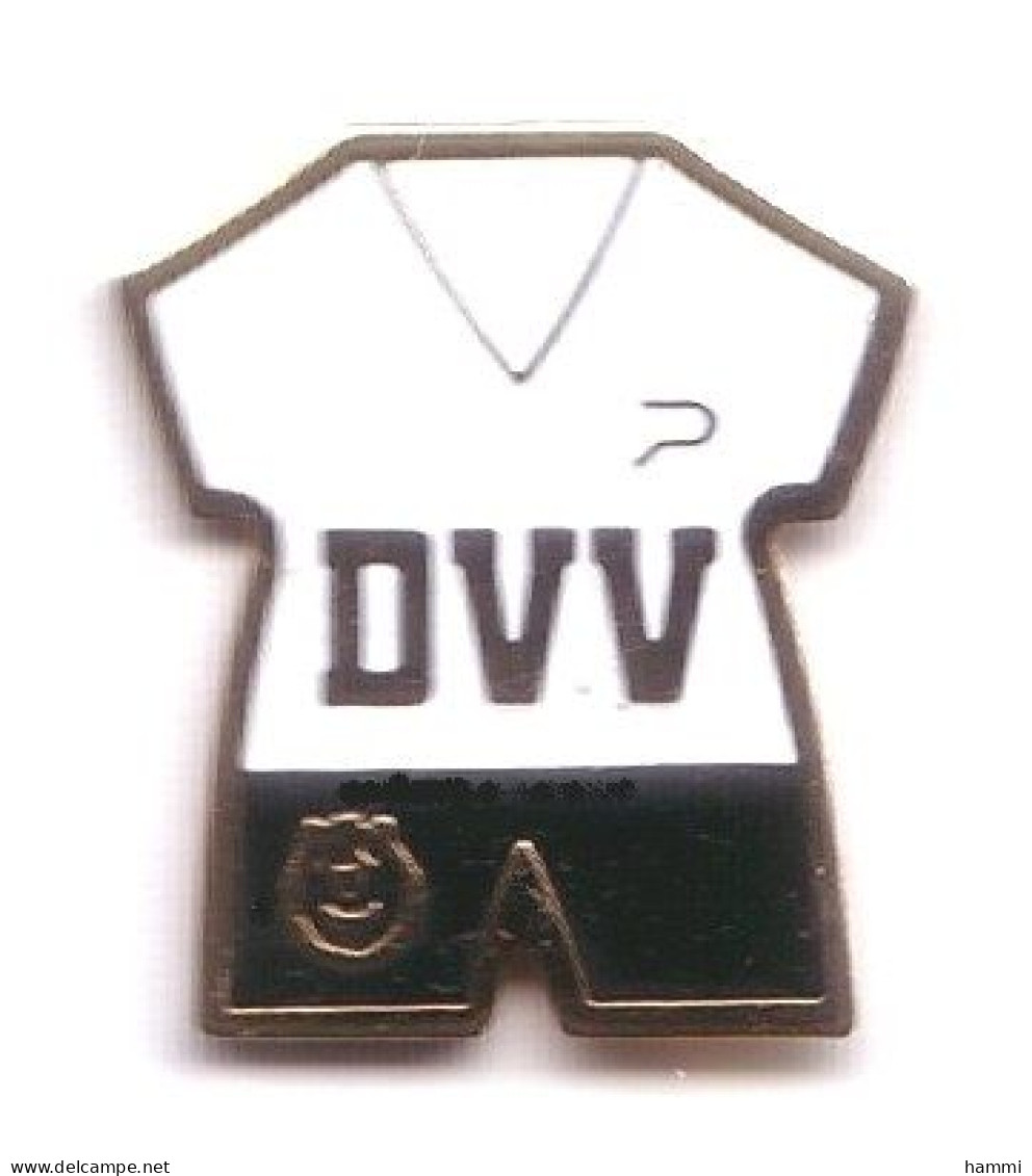 D202 Pin's Foot Football Maillot DVV équipe KSC LOKEREN Belgique ASSURANCE DVV Achat Immédiat - Football