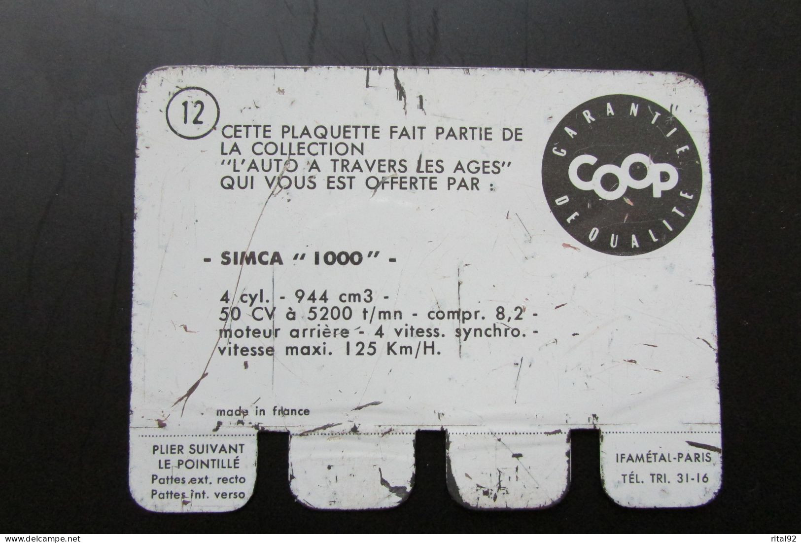 Plaque Publicitaire En Tôle "COOP" Série : "L' AUTO à Travers Les âges" - Targhe In Lamiera (a Partire Dal 1961)