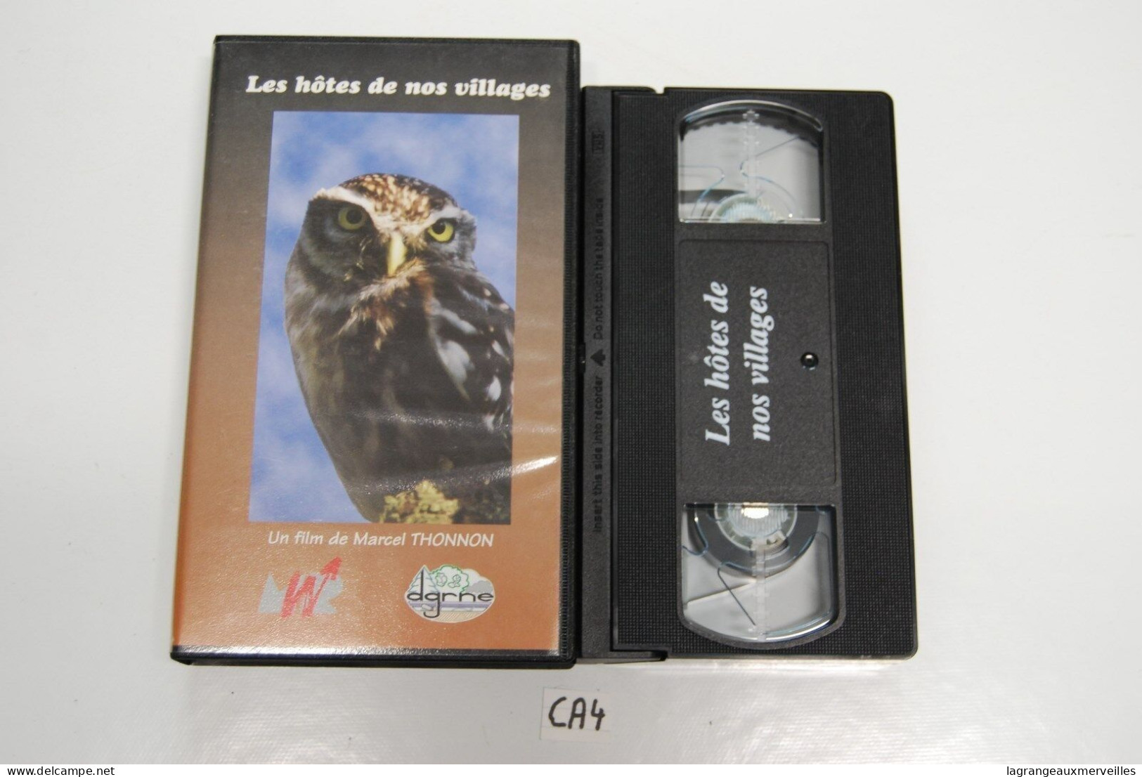 CA4 CASSETTE VIDEO VHS LES HOTES DE NOS VILLAGES - Documentaires