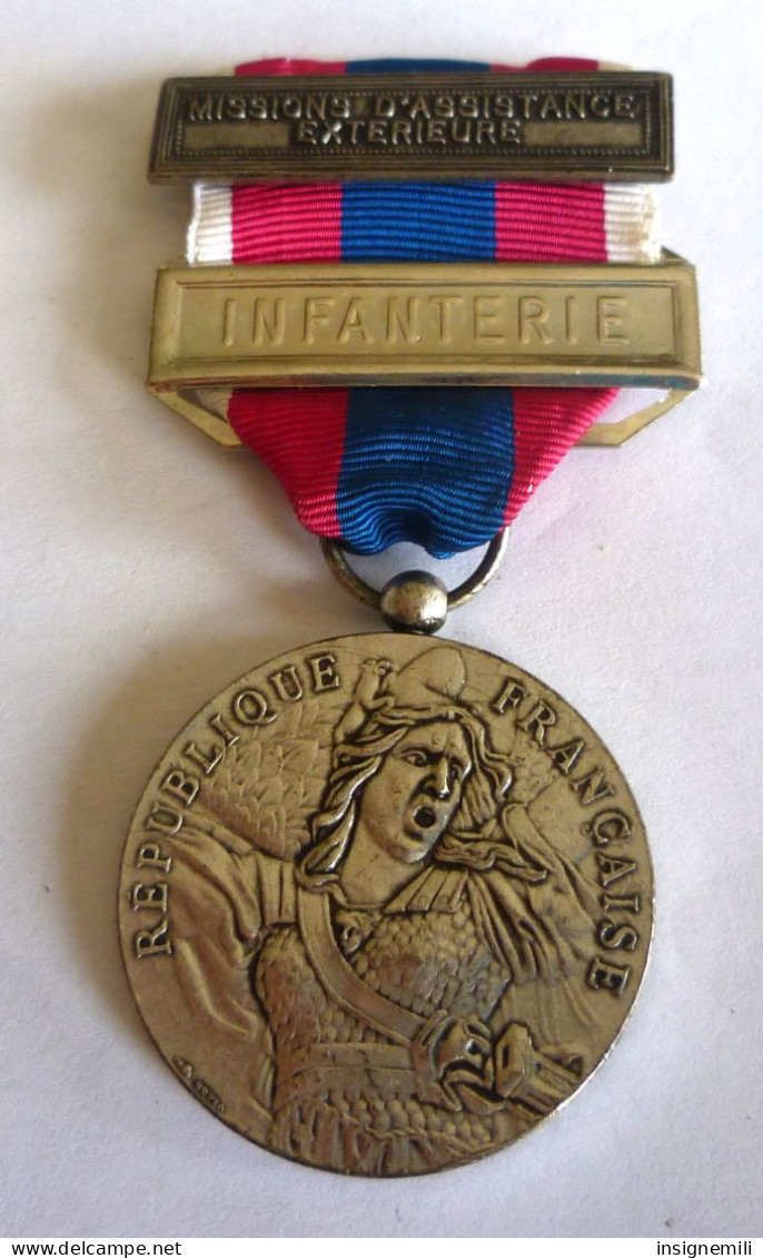 MEDAILLE DE LA DEFENSE NATIONALE Avec Barrette "Mission D' Assistance Extérieure" Et Barrette "Infanterie" - Frankreich