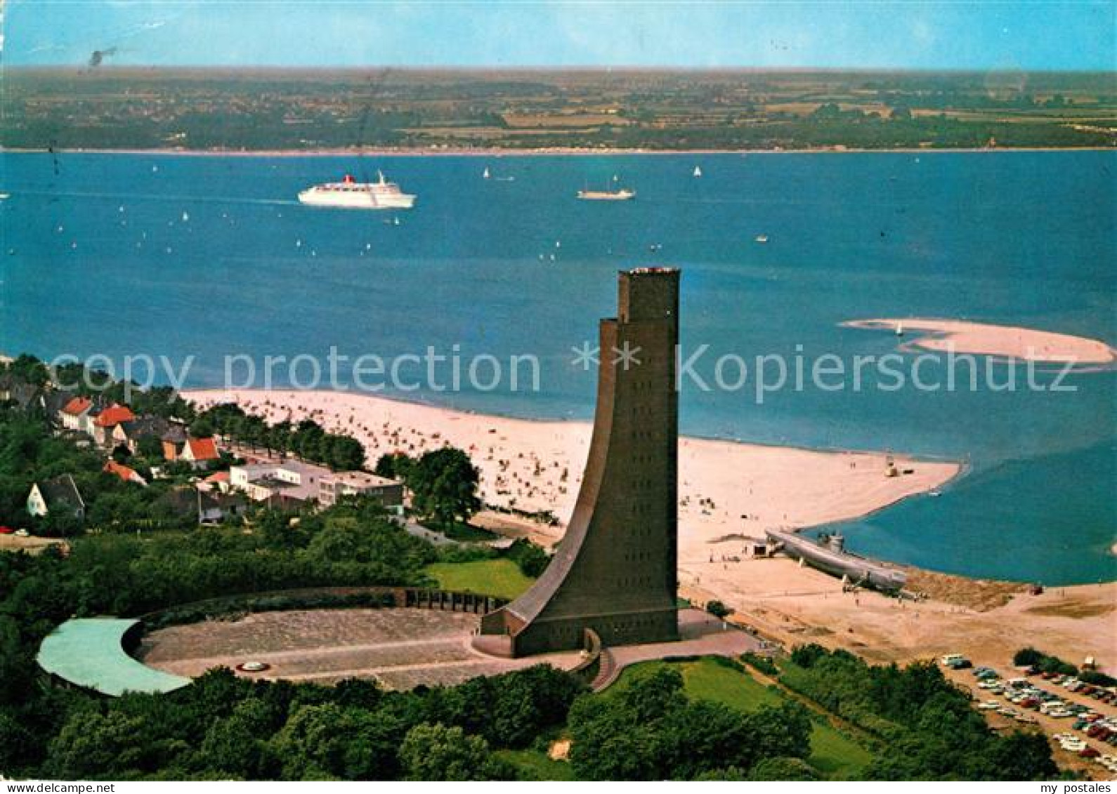 73152620 Laboe Ostseebad Marine Ehrenmal Faehre Fliegeraufnahme Laboe - Laboe