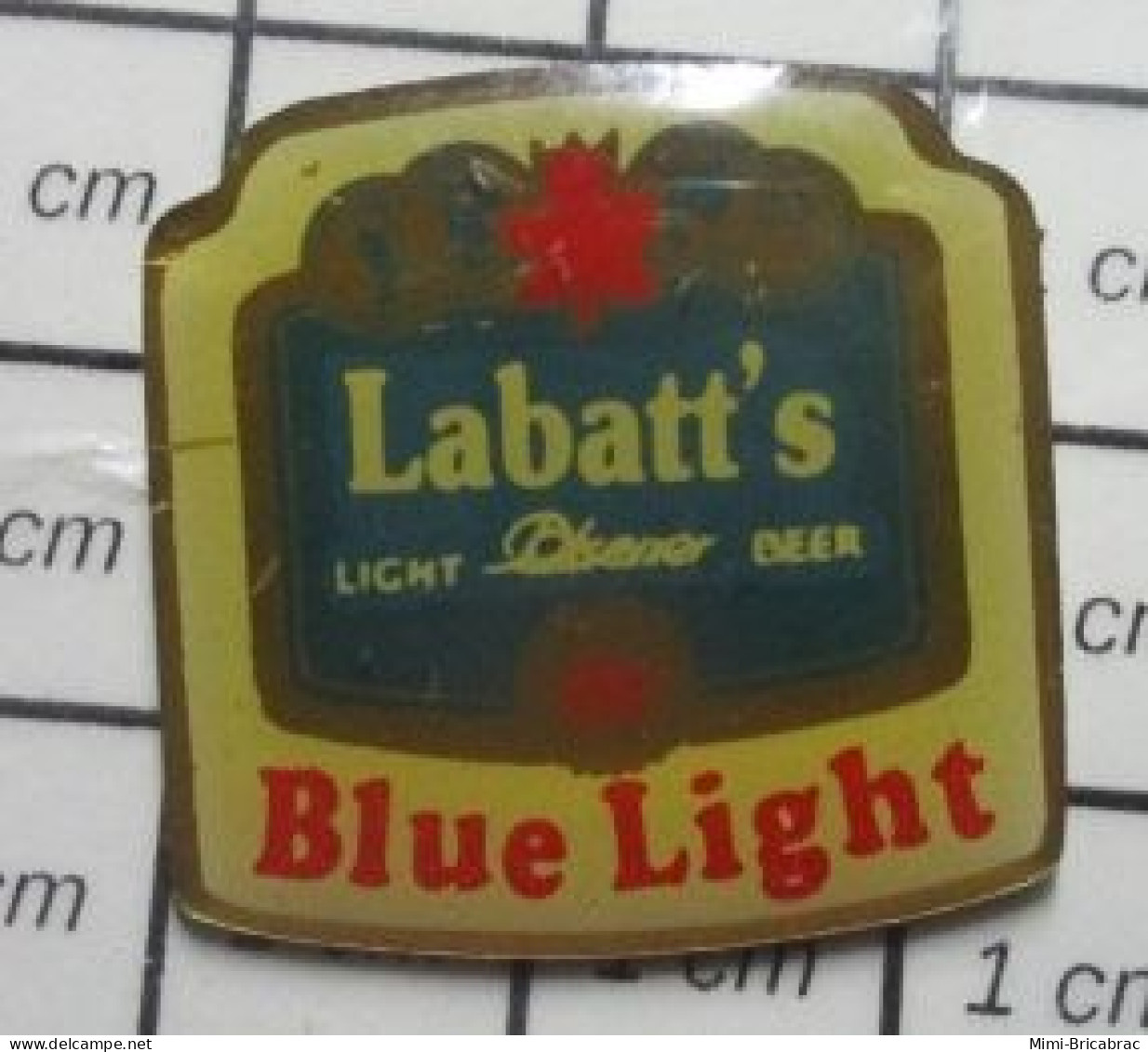 718A  Pin's Pins / Beau Et Rare / BIERES / BIERE BEER LABATT'S BLUE LIGHT - Beer