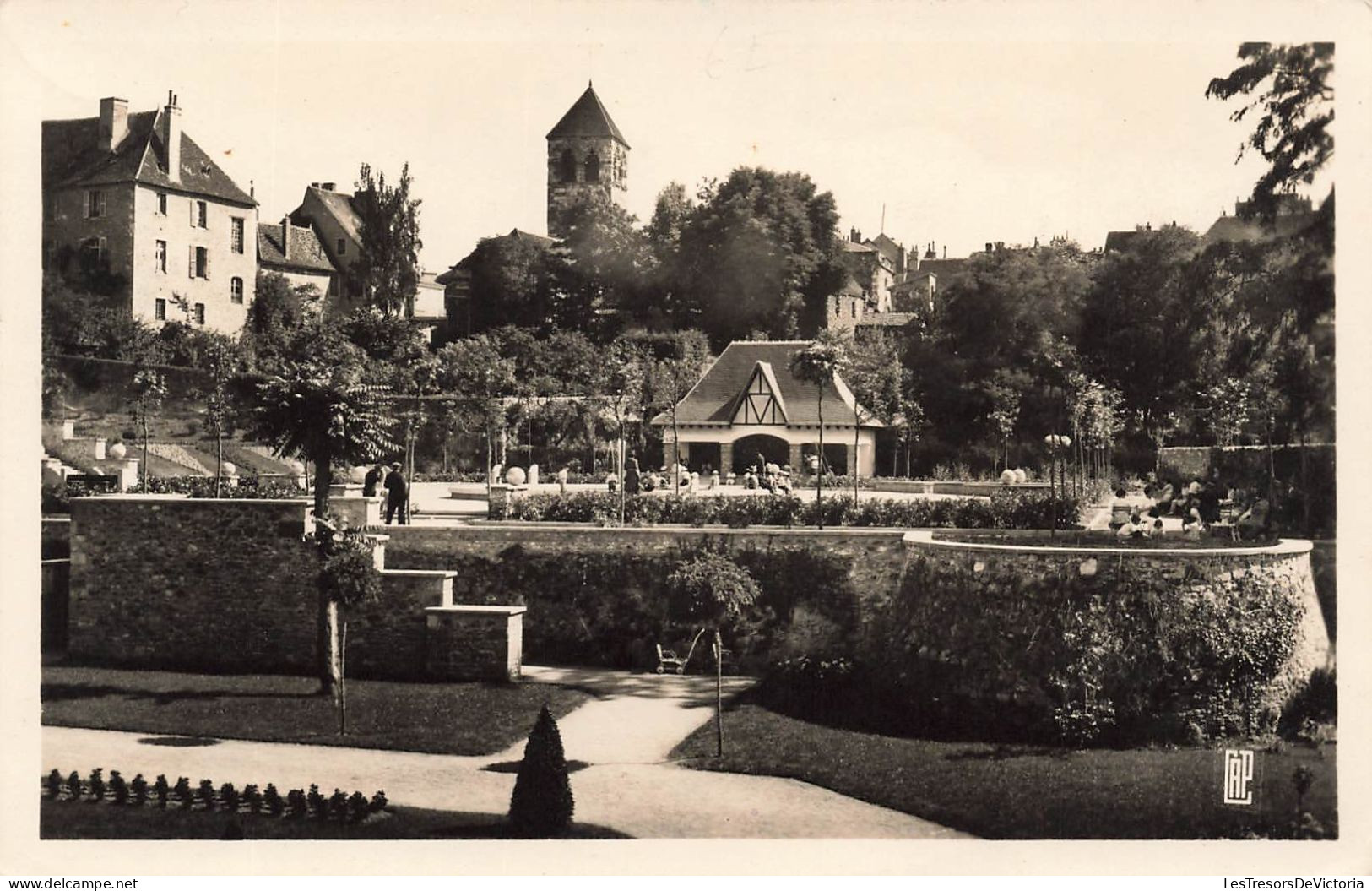 FRANCE - Montluçon - Le Jardin Carnot Et L'église Notre Dame - Carte Postale - Montlucon