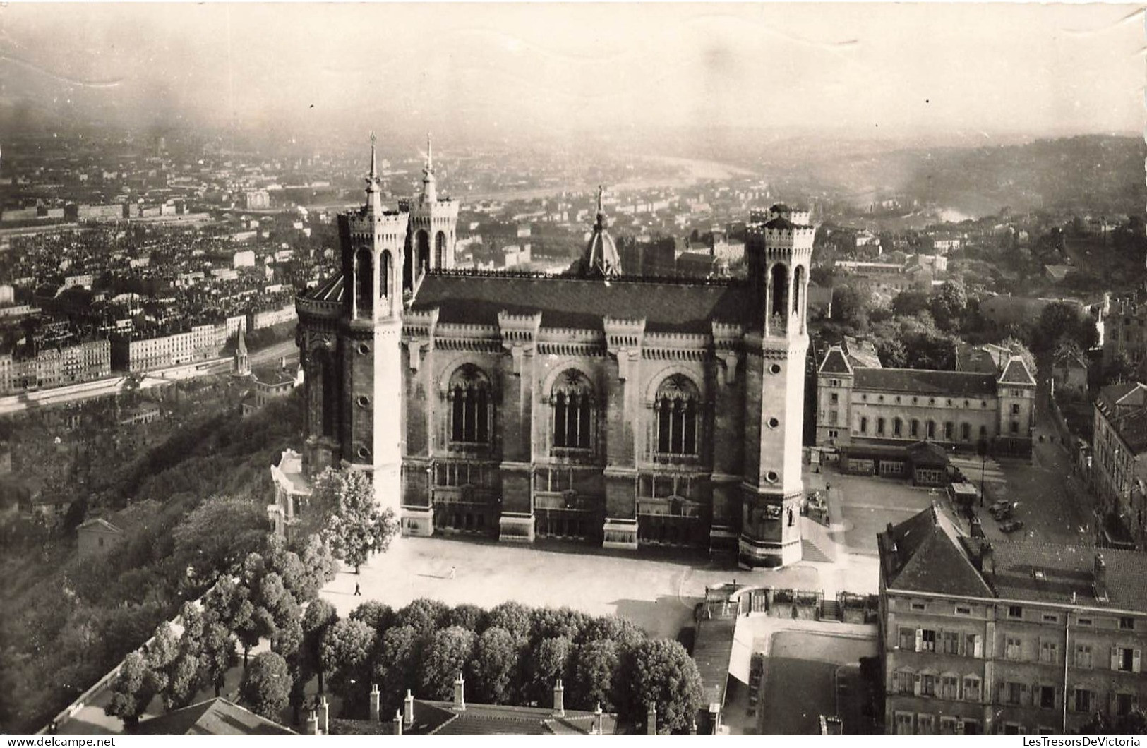 FRANCE - Lyon - Vue Générale De La Basilique Notre Dame De Fourvière Et La Ville - Carte Postale Ancienne - Sonstige & Ohne Zuordnung