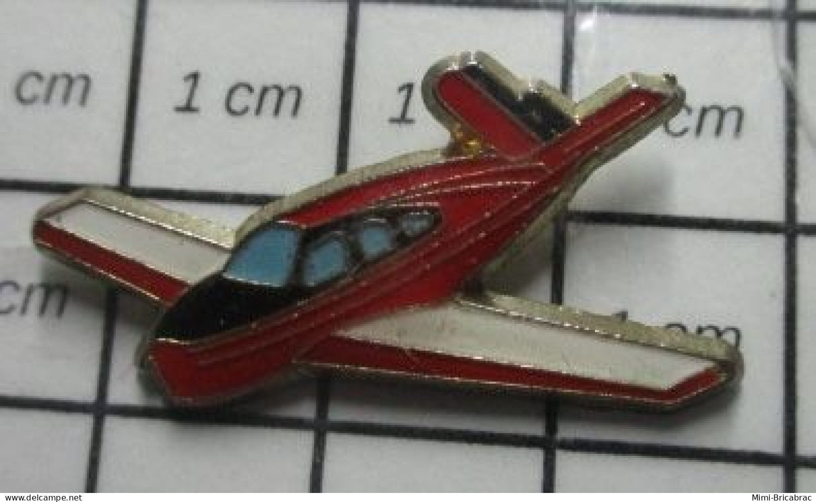 718A  Pin's Pins / Beau Et Rare / AVIATION / PETIT AVION CIVIL ROUGE ET BLANC - Avions