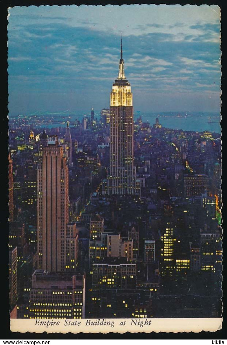 CPSM Dentelée 10,5 X 15 Etats Unis USA (64) New York City  Empire State Building At Night - Manhattan