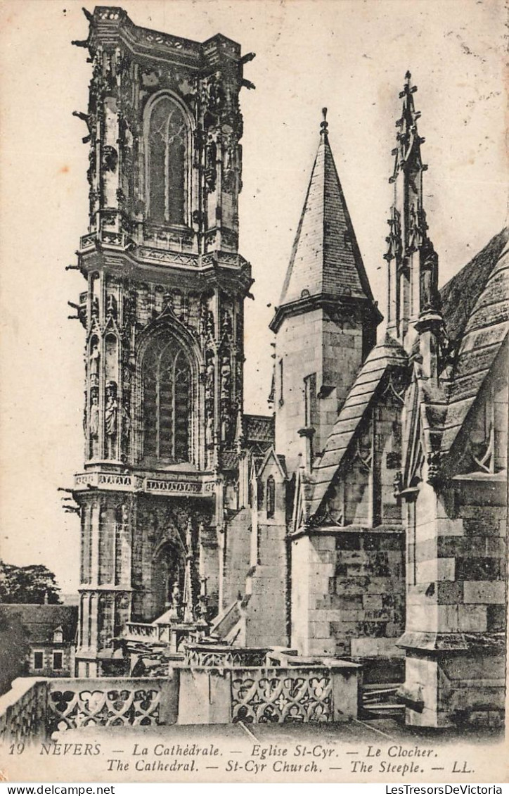 FRANCE - Nevers - Vue Sur La Cathédrale - Eglise St Cyr - Le Clocher - Vue De L'extérieur - Carte Postale Ancienne - Nevers