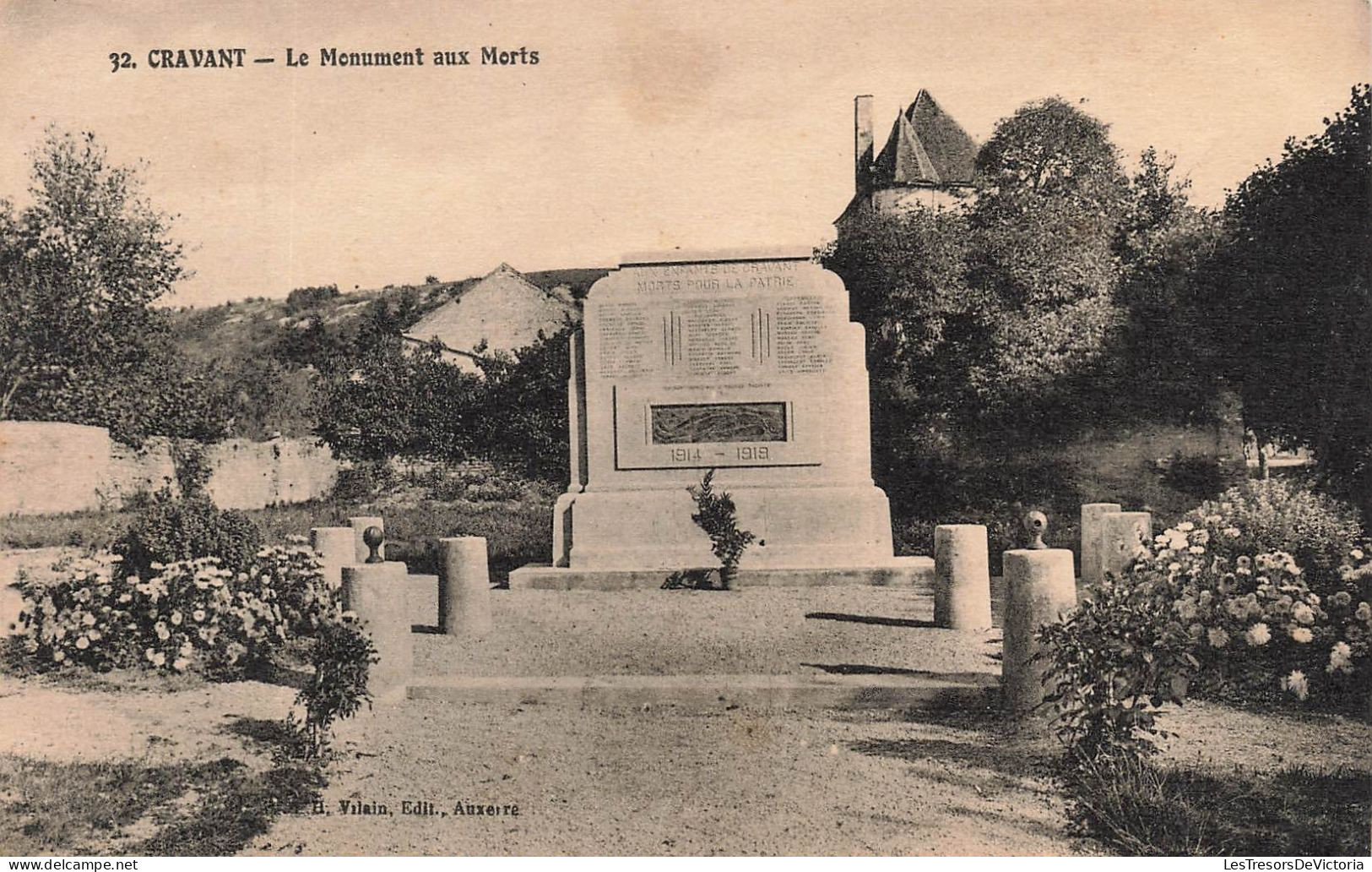 FRANCE - Cravant - Vue Sur Le Monument Aux Morts - Une Tombe - Carte Postale Ancienne - Auxerre