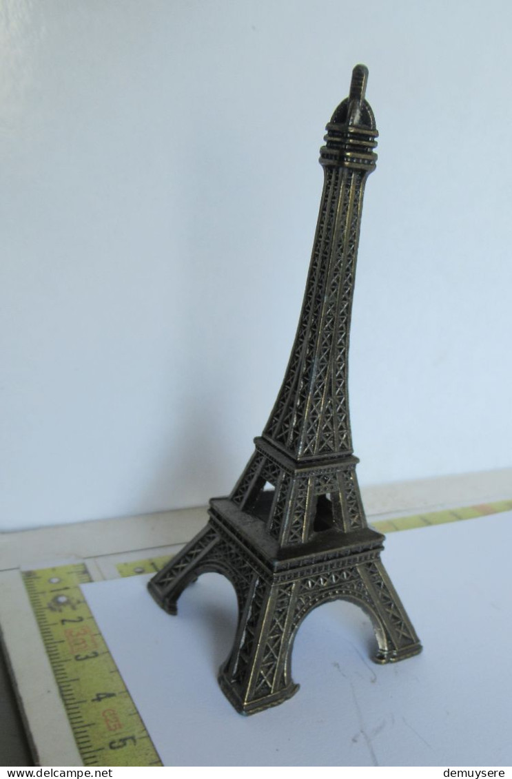 LADE  12 - TOUR EIFFEL - EIFFELTOREN - 9 CM - 28 GRAM - Metal