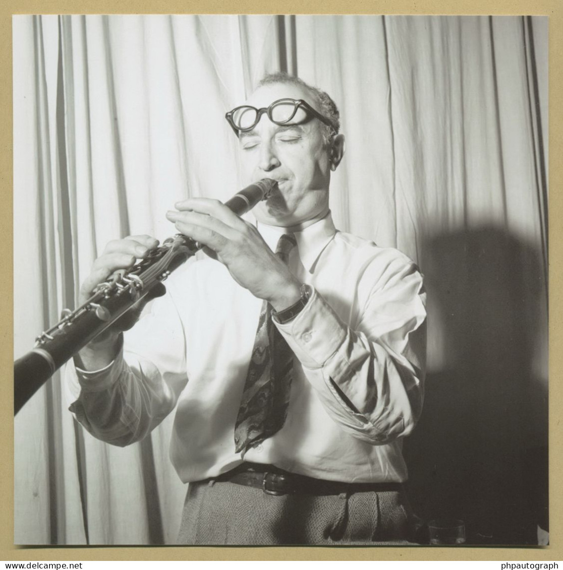 Mezz Mezzrow (1899-1972) - Jazz Clarinetist - Signed Album Page - 50s - COA - Zangers & Muzikanten