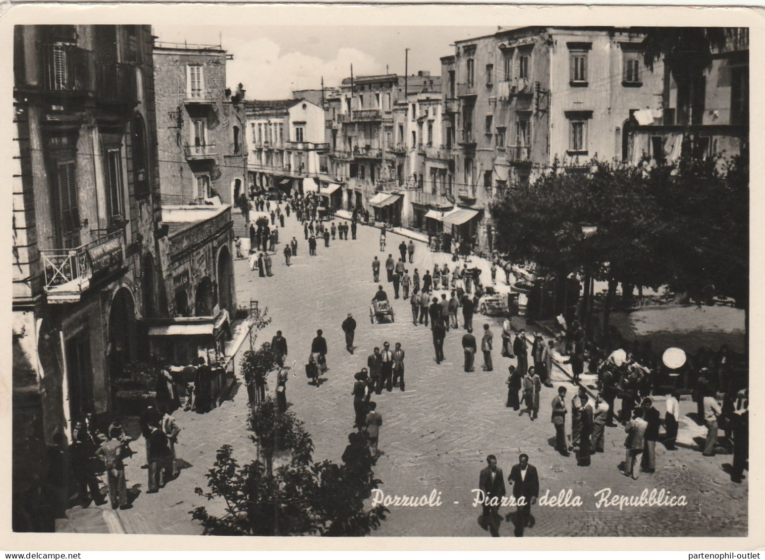 Cartolina - Postcard /   Viaggiata  /  Pozzuoli - Piazza Della Repubblica ( Gran Formato ) - Pozzuoli