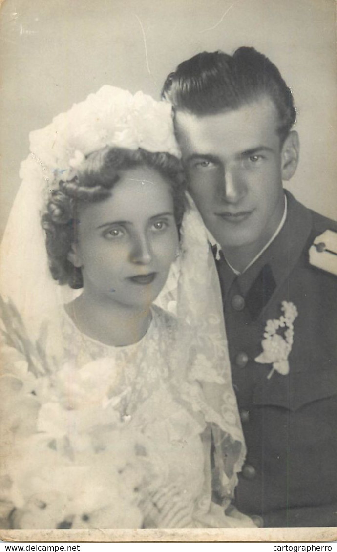 Marriage Souvenir Photo Postcard Military Groom And Bride - Matrimonios