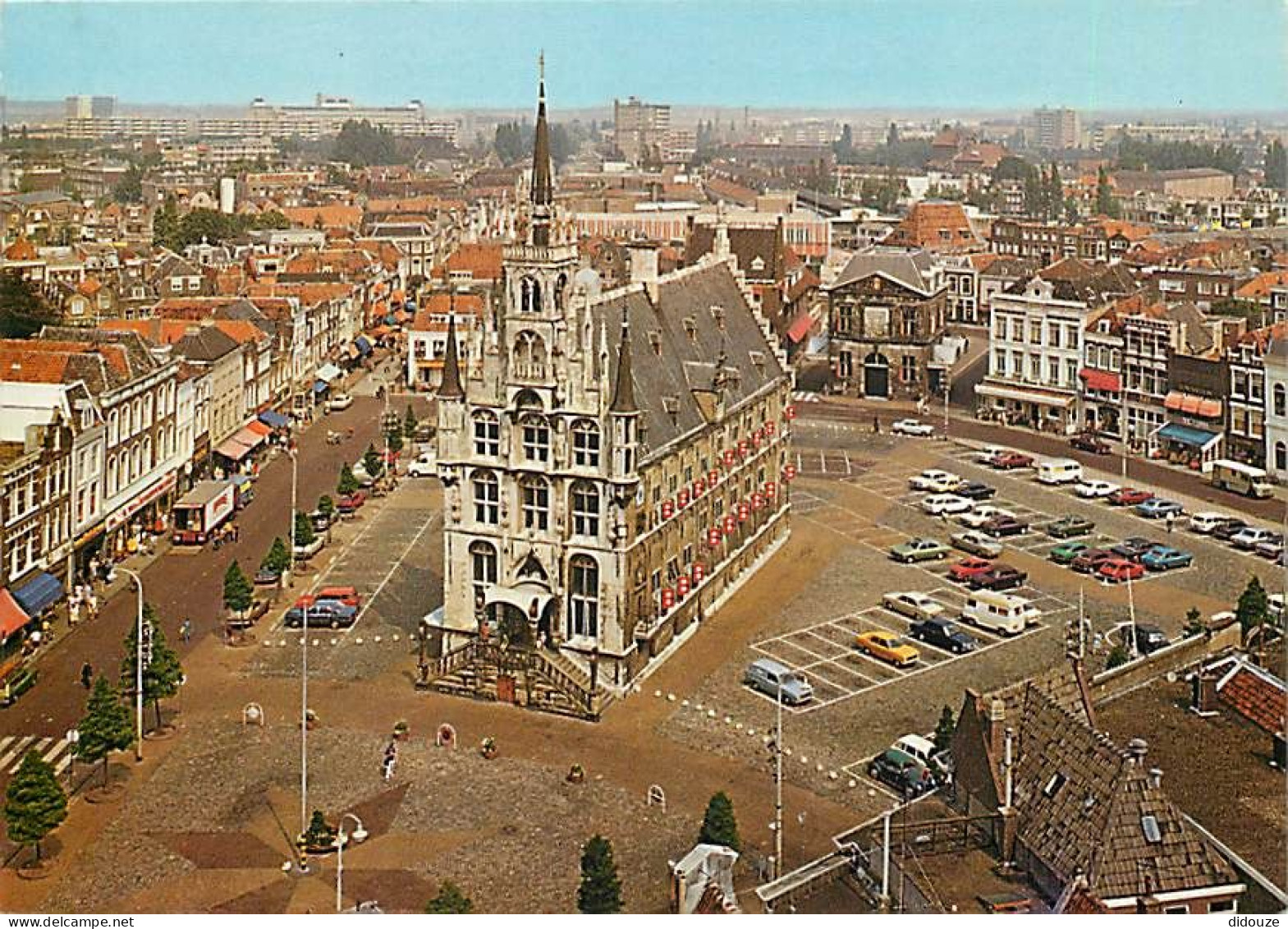 Pays-Bas - Nederland - Gouda - Marktplein - Gotisch Stadhuis (1450) Met - CPM - Voir Scans Recto-Verso - Gouda